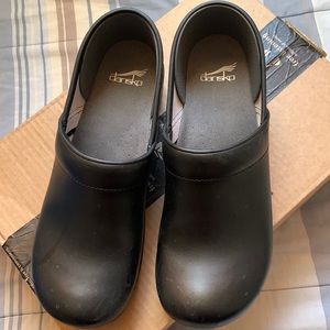 Dansko black shoes 👞